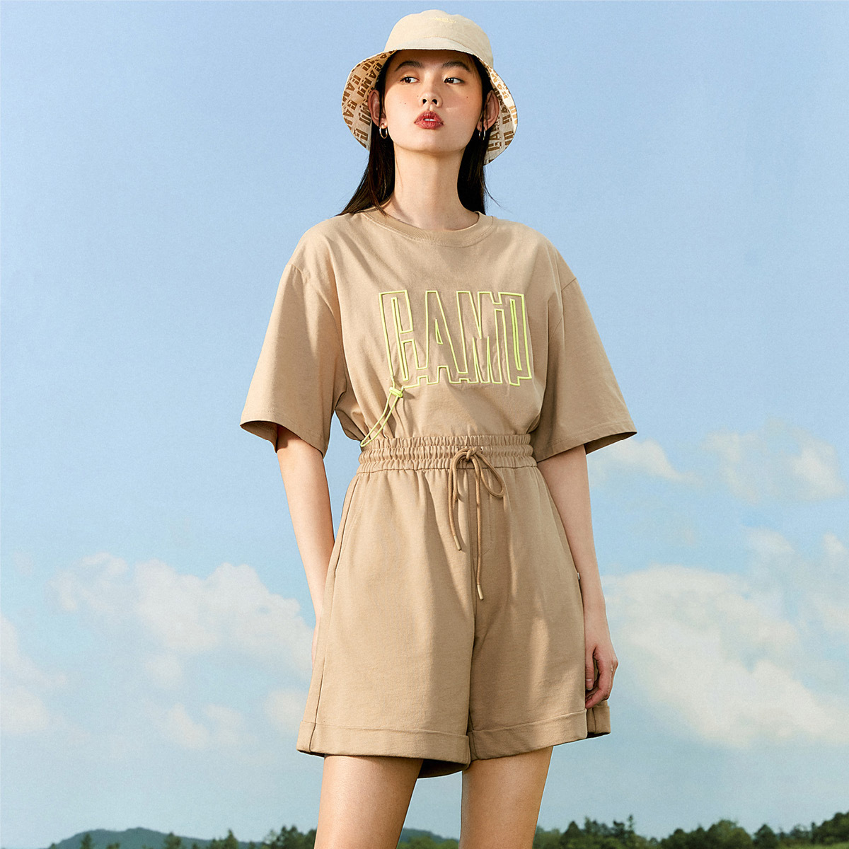 太平鸟 防蚊夜光短袖T恤女夏宽松设计感 3M反光 防蚊