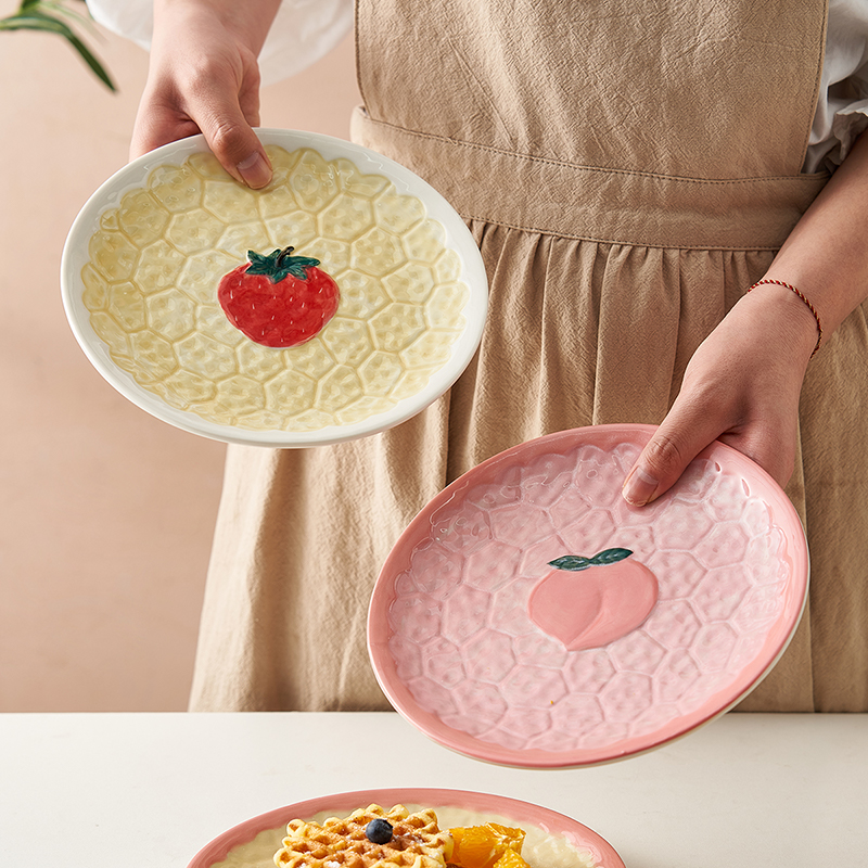 可爱ins风手绘8寸水蜜桃草莓浮雕盘少女心家用菜盘甜品盘水果盘